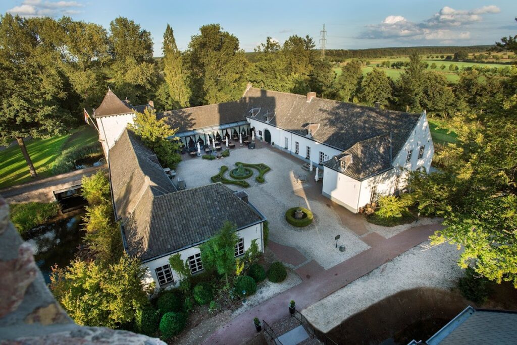 Daelenbroeck Castle: A Medieval Noble Residence and Hunting Lodge in the Netherlands 1 Daelenbroeck Castle