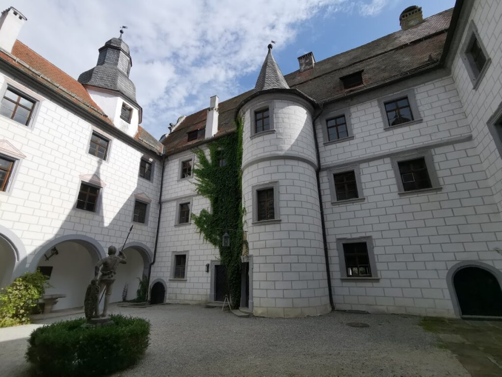 Wasserschloss Mitwitz: A Renaissance Water Castle in Germany 2 Wasserschloss Mitwitz