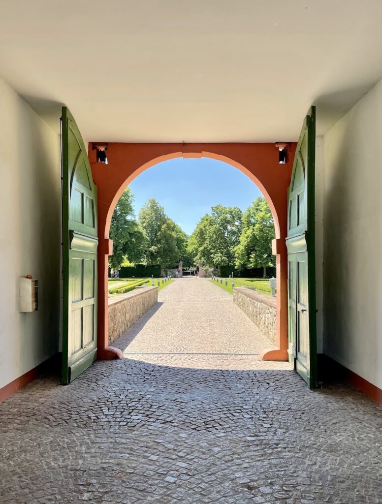 Heusenstamm Castle: A Historic Castle and Town Hall Complex 5 Heusenstamm Castle