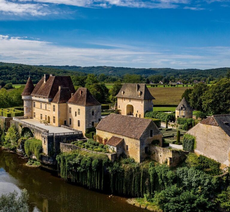 Château de Losse: A Medieval Fortress and Renaissance Residence in France