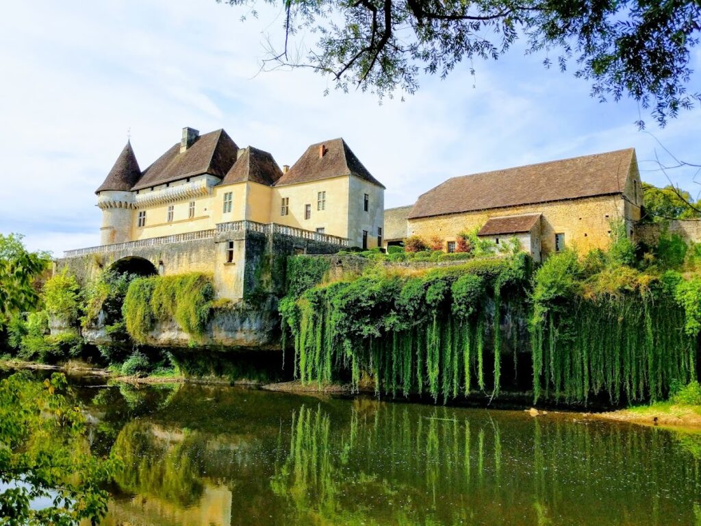 Château de Losse: A Medieval Fortress and Renaissance Residence in France 2 Château de Losse