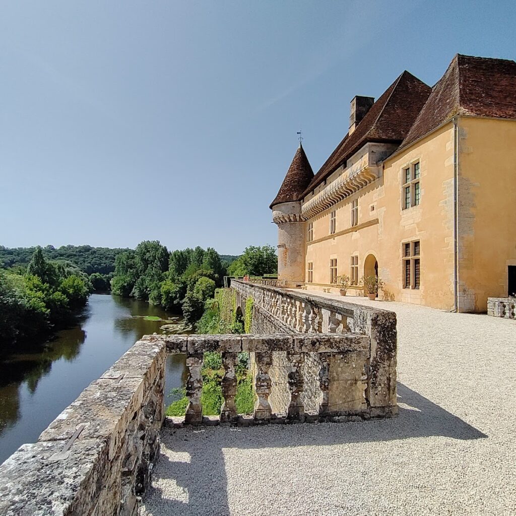 Château de Losse: A Medieval Fortress and Renaissance Residence in France 5 Château de Losse