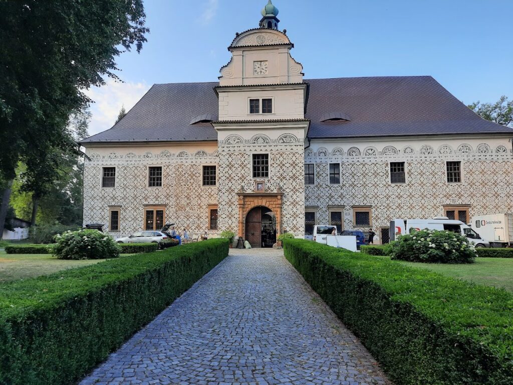 Doudleby Castle: A Renaissance Hunting Residence in Czechia 1 Doudleby Castle