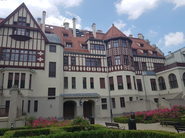 Steinerts’ Palace: A Textile Industrialists’ Residence in Łódź