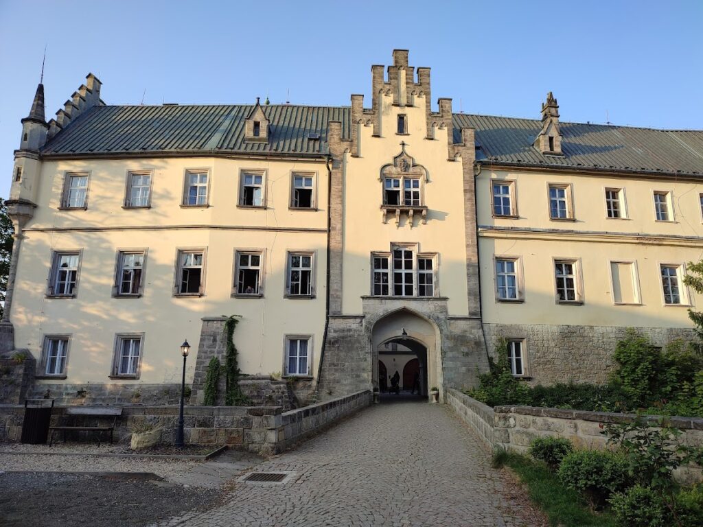 Hrubá Skála Castle