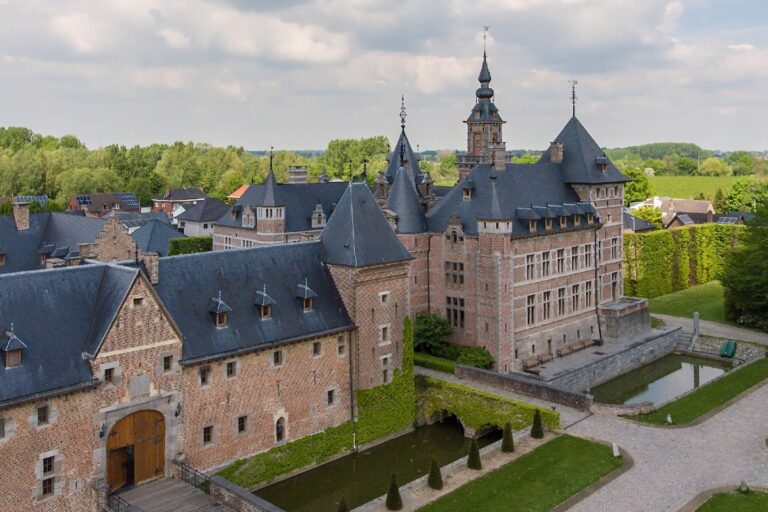 Kasteel van Ordingen: A Historic Water Fortress and Commandery in Belgium