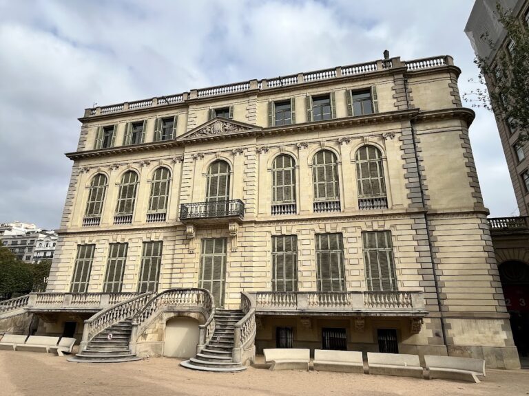 Palau Robert: A Late Neoclassical Palace and Cultural Centre in Barcelona
