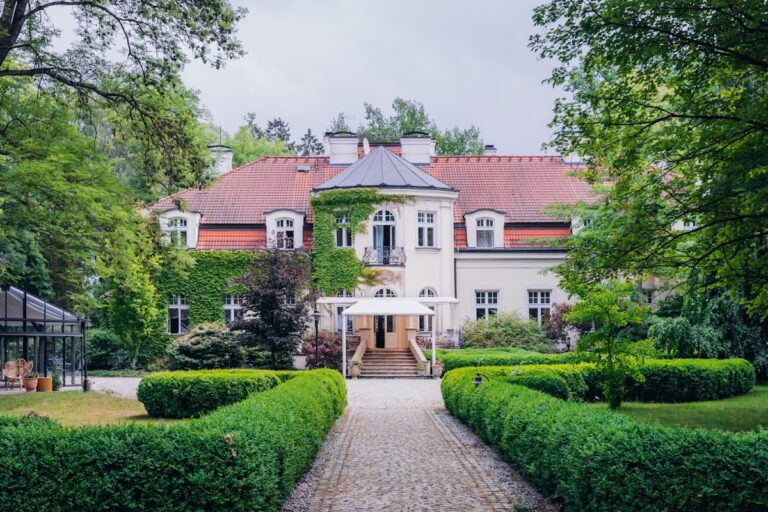The Manor Complex in Zdunowo: A Modernized Late-Baroque Palace and Park Residence