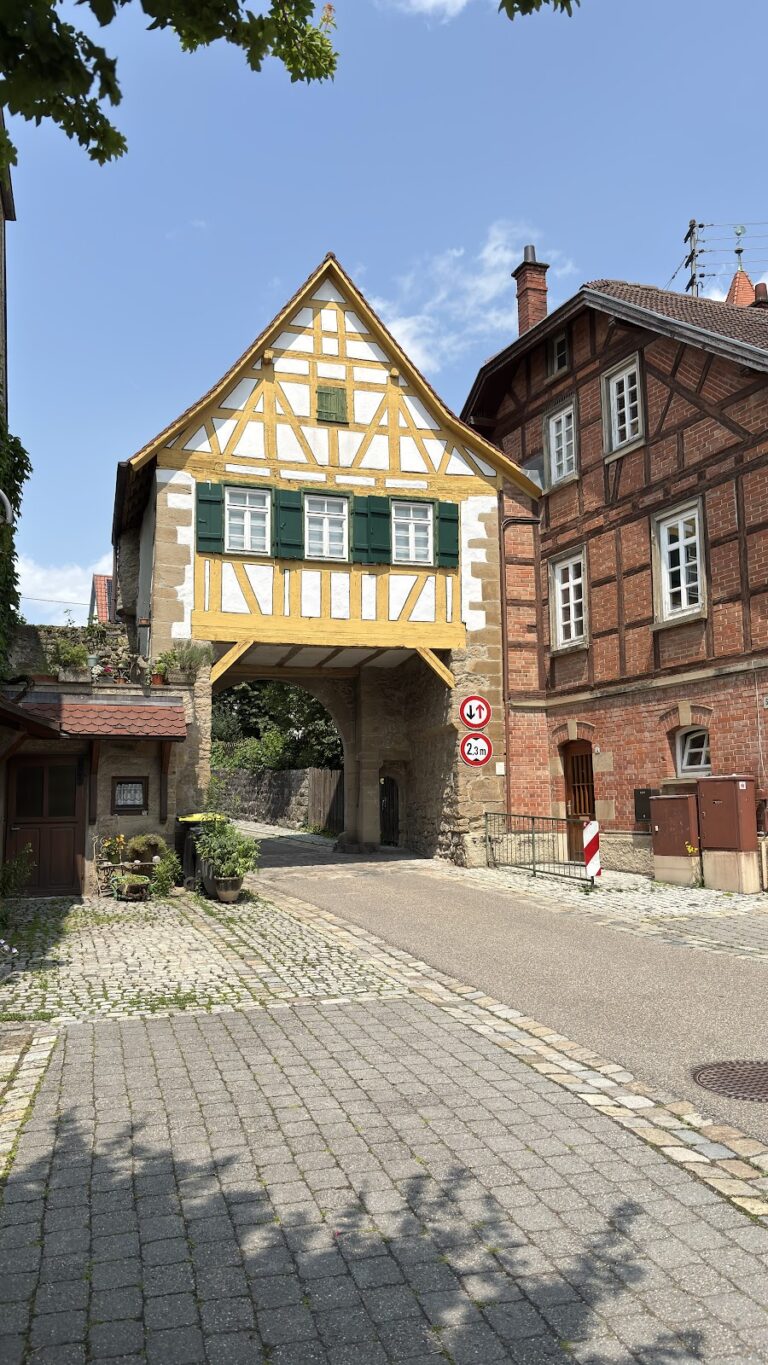 Höpfigheim Castle: A Medieval Castle Complex in Germany