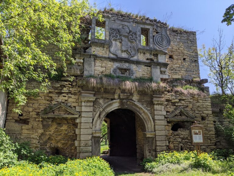 Chernelytsia Castle: A Renaissance Bastion Fortress in Ukraine