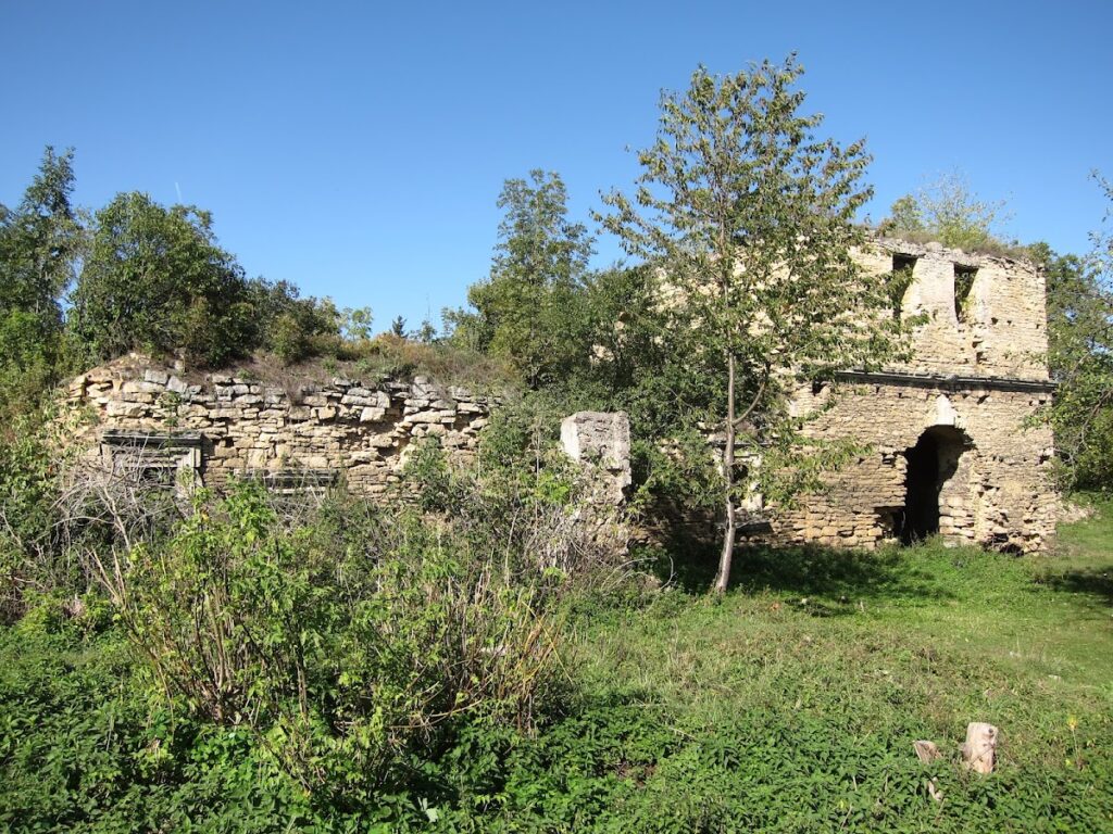 Chernelytsia Castle: A Renaissance Bastion Fortress in Ukraine 2 Chernelytsia Castle