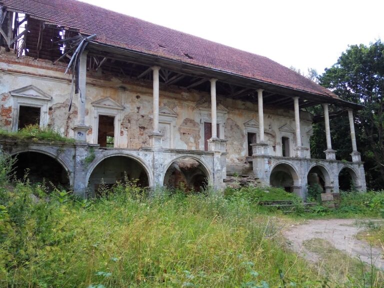 Pomoriany Castle: A Fortified Residence and Architectural Monument in Ukraine