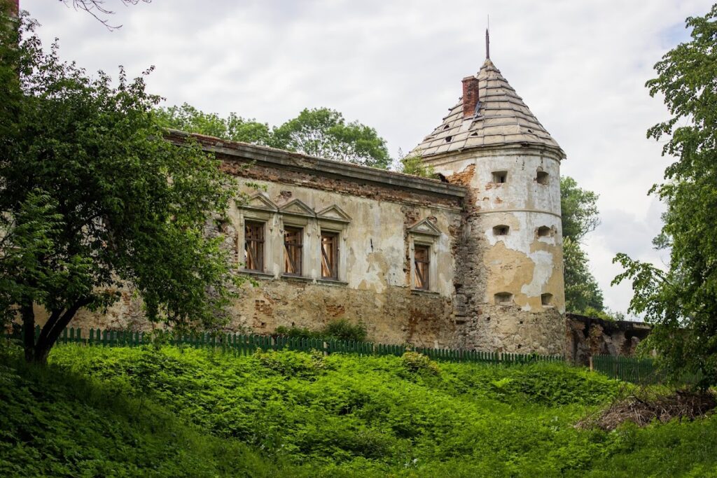 Pomoriany Castle: A Fortified Residence and Architectural Monument in Ukraine 2 Pomoriany Castle