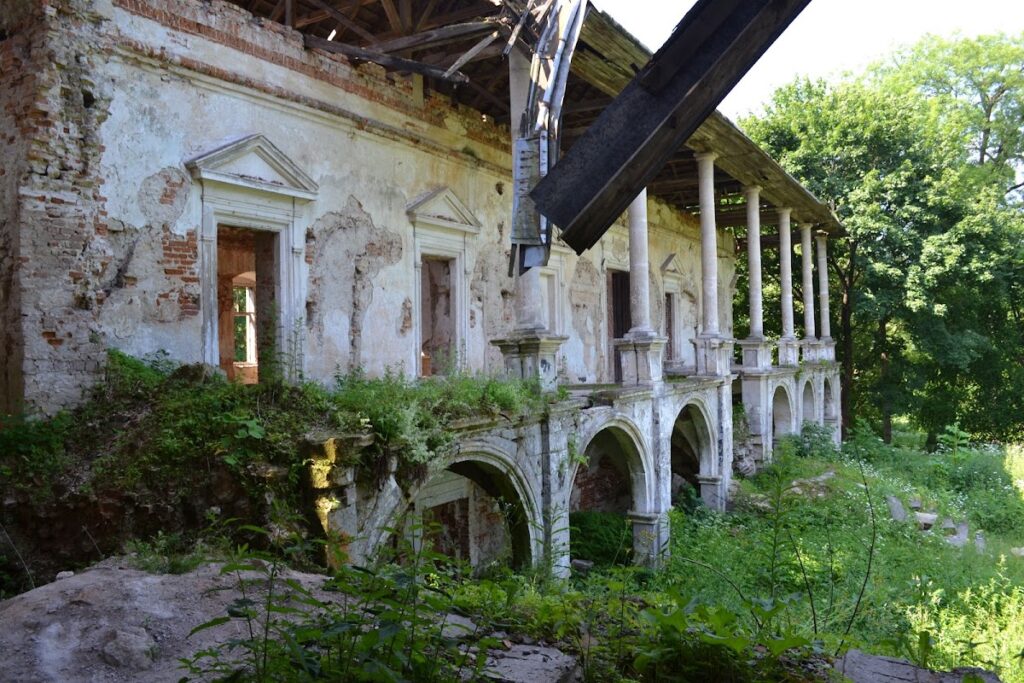 Pomoriany Castle: A Fortified Residence and Architectural Monument in Ukraine 3 Pomoriany Castle