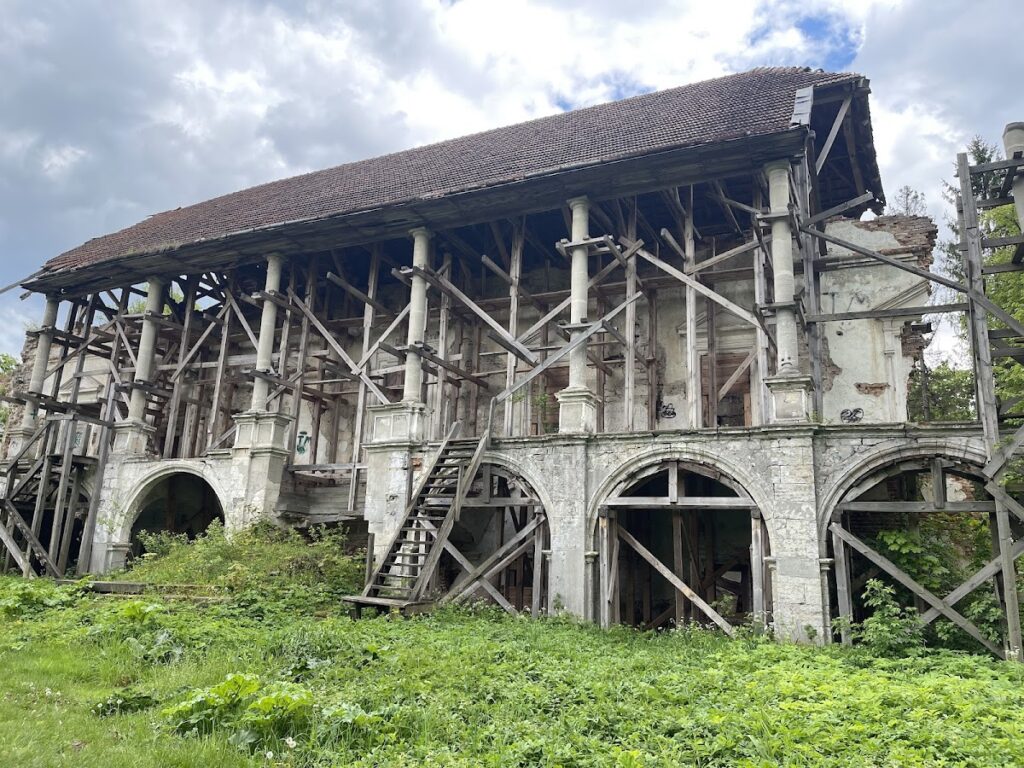Pomoriany Castle: A Fortified Residence and Architectural Monument in Ukraine 4 Pomoriany Castle