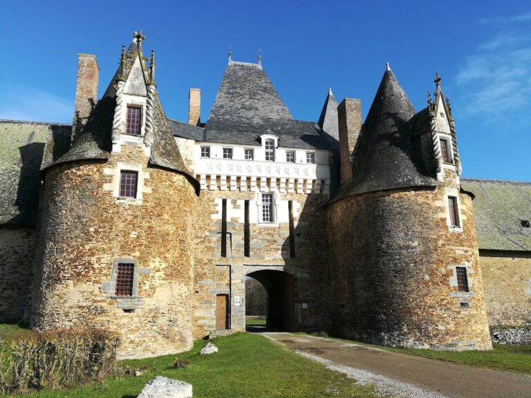 Château de la Motte-Glain: A Fortified Seigniorial Residence in France