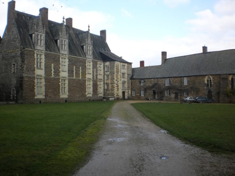 Château de la Motte-Glain: A Fortified Seigniorial Residence in France