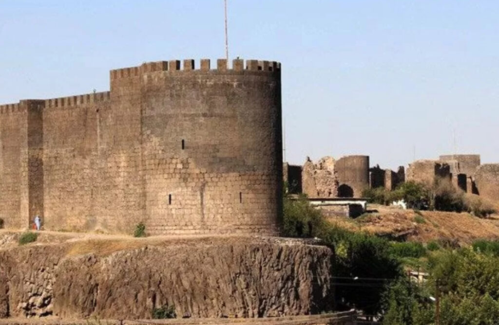 Diyarbakır Fortress: Historic City Walls and Citadel in Türkiye 2 Diyarbakır Fortress