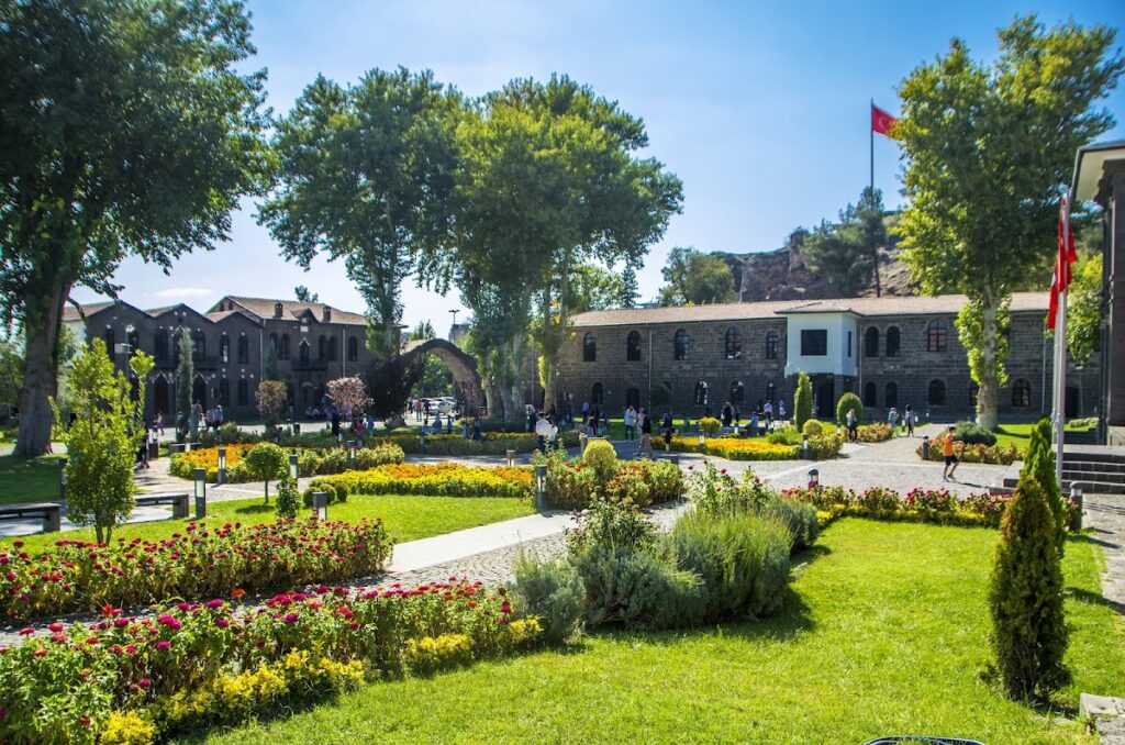 Diyarbakır Fortress: Historic City Walls and Citadel in Türkiye 3 Diyarbakır Fortress