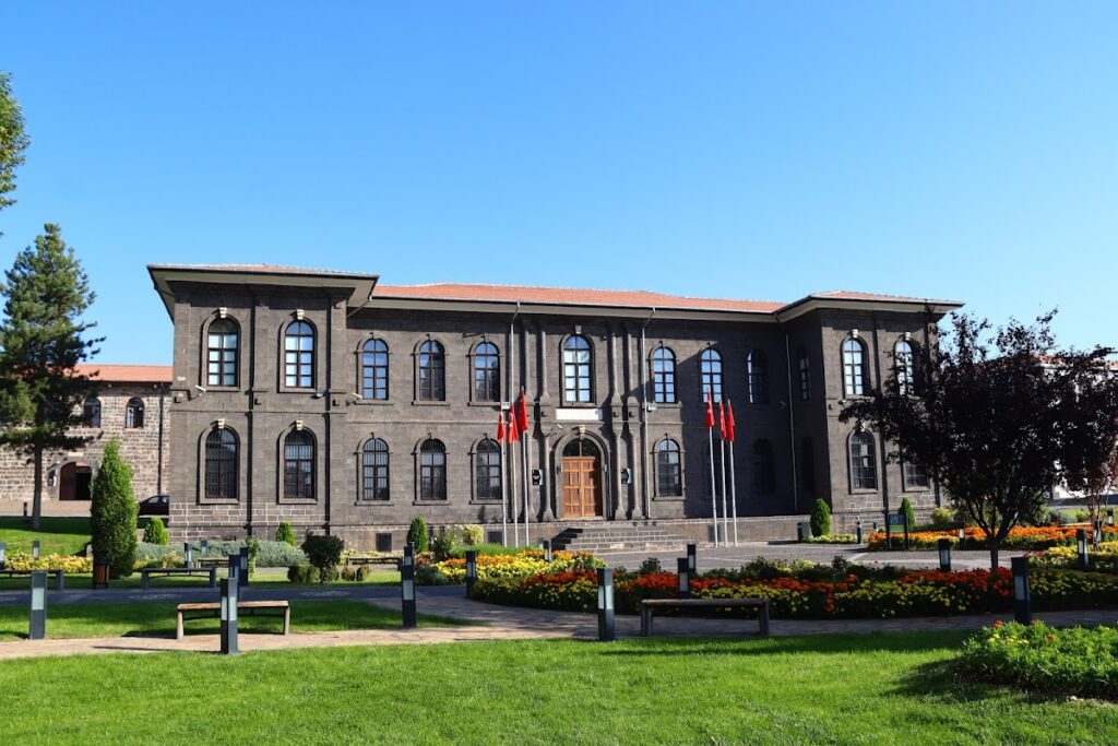 Diyarbakır Fortress: Historic City Walls and Citadel in Türkiye 5 Diyarbakır Fortress