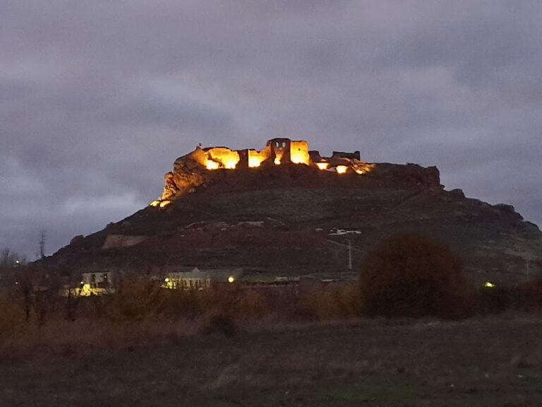 Estrella Castle: A Medieval Fortress in Montiel, Spain