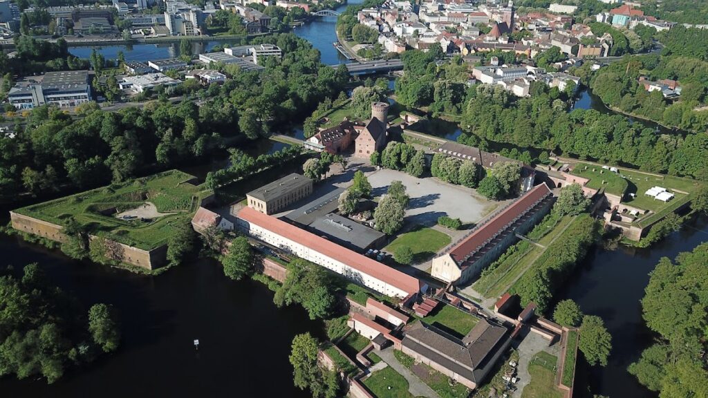 Festung Spandau: Prussian Fortress and Armaments Center in Berlin 3 Festung Spandau