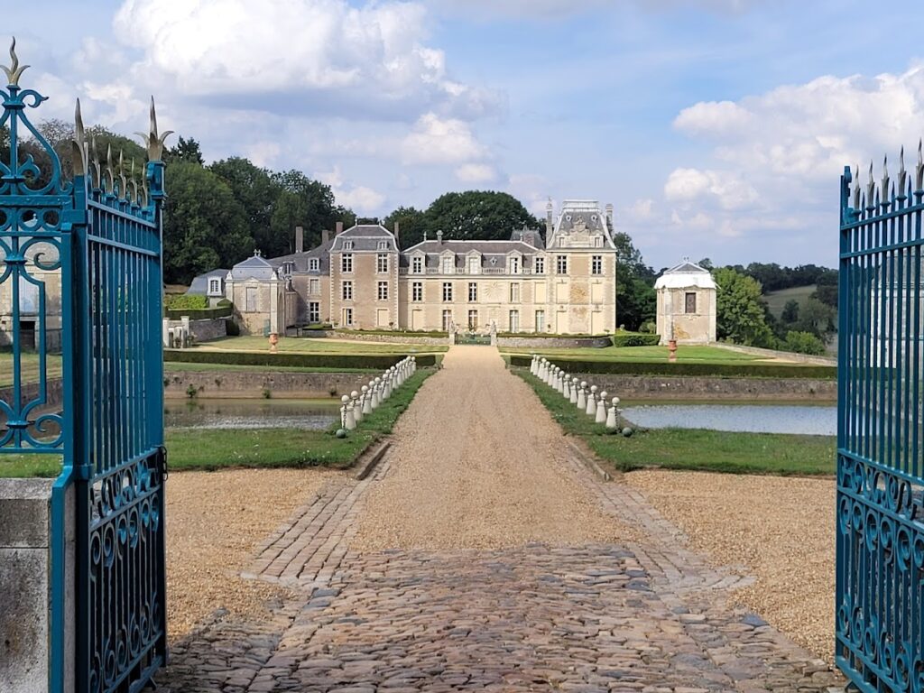 Château de la Rongère: A Historic Noble Estate in France 1 Château de la Rongère
