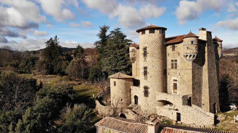 Château de Hautségur: A Medieval Watchtower and Renaissance Château in France