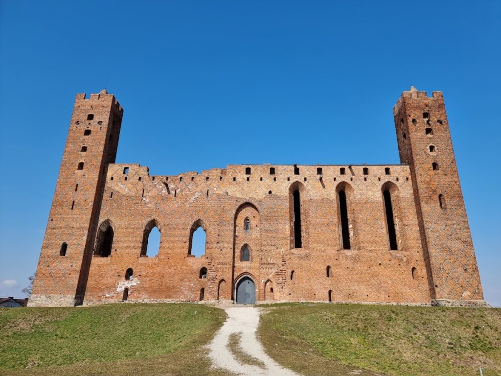 Radzyń Chełmiński Castle: A Teutonic Order Fortress in Poland 1 Radzyń Chełmiński Castle