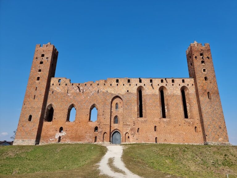 Radzyń Chełmiński Castle: A Teutonic Order Fortress in Poland