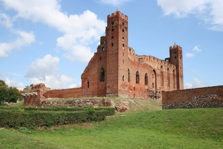 Radzyń Chełmiński Castle: A Teutonic Order Fortress in Poland