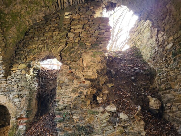 Burgruine Waisenberg: A Medieval Castle Ruin in Austria