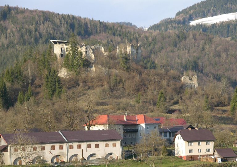 Burgruine Waisenberg: A Medieval Castle Ruin in Austria