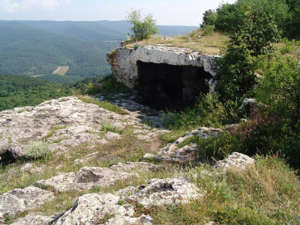 Fortress Ensemble of Mangup: A Byzantine and Feodoran Defensive System in Russia 2 fortress ensemble of Mangup