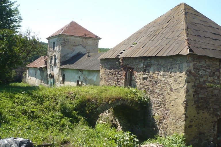 Zolotyy Potik Castle: A Late-Renaissance Fortification in Ukraine