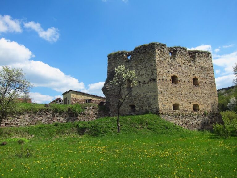 Zolotyy Potik Castle: A Late-Renaissance Fortification in Ukraine