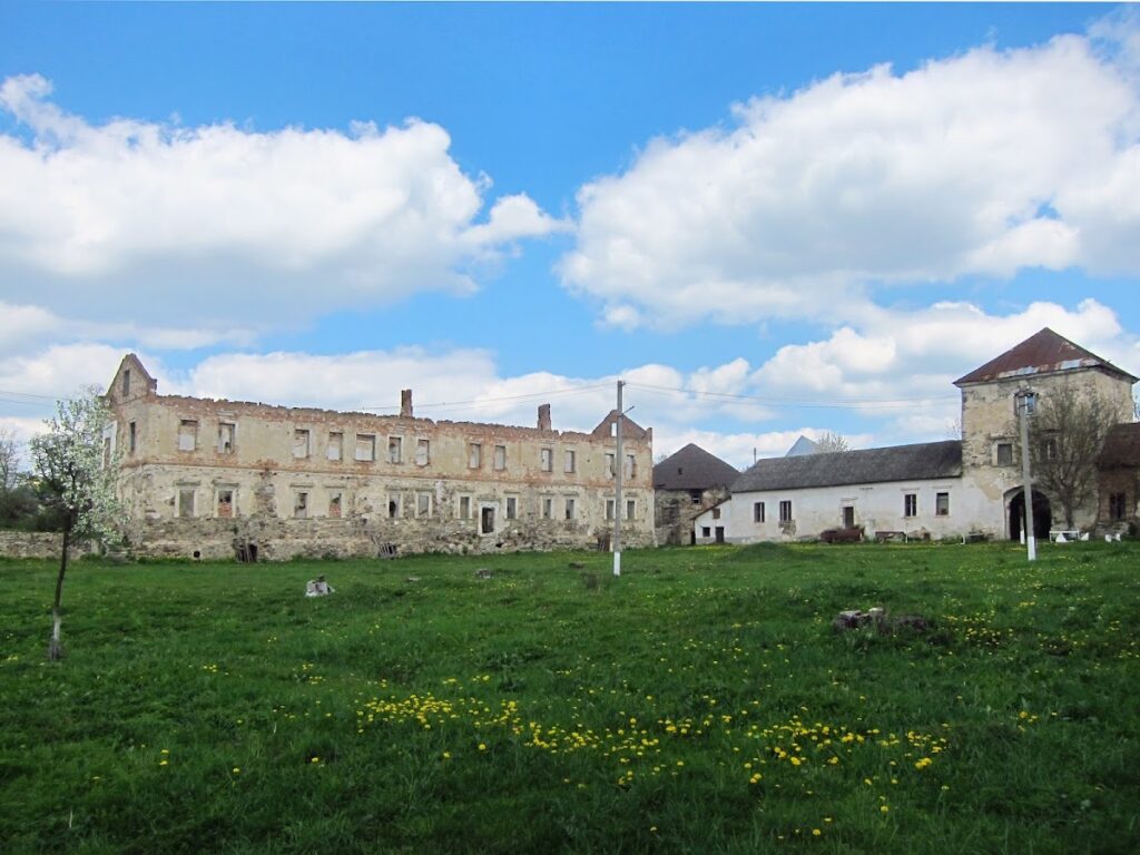Zolotyy Potik Castle: A Late-Renaissance Fortification in Ukraine 2 Zolotyy Potik Castle
