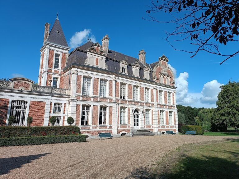 Château de Laprée: A Historic Family Residence in Quiestède, France