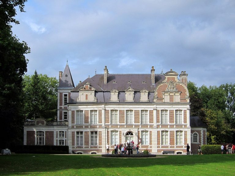 Château de Laprée: A Historic Family Residence in Quiestède, France