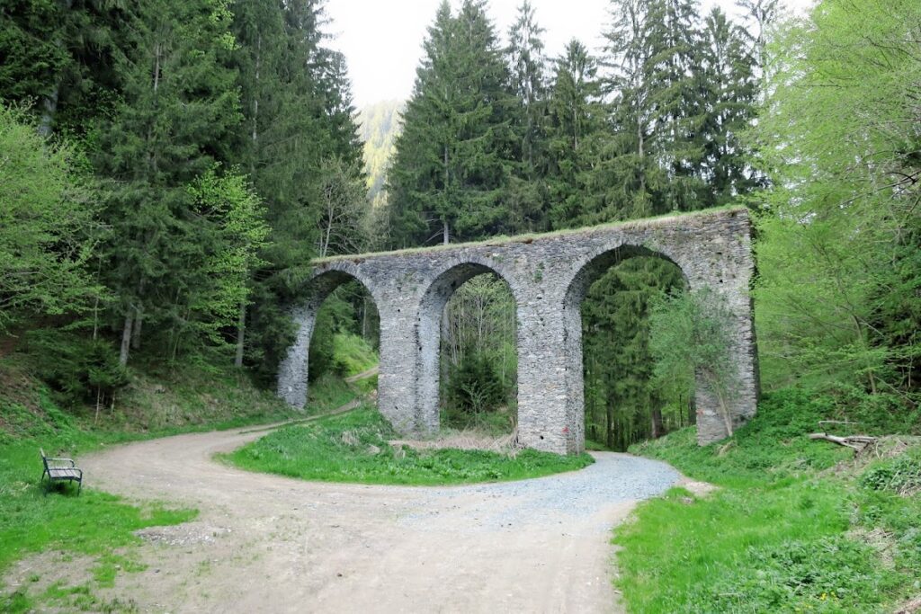 Kraig Castle Ruins: Medieval Fortifications in Austria 2 Ruinen der Kraiger Schlösser