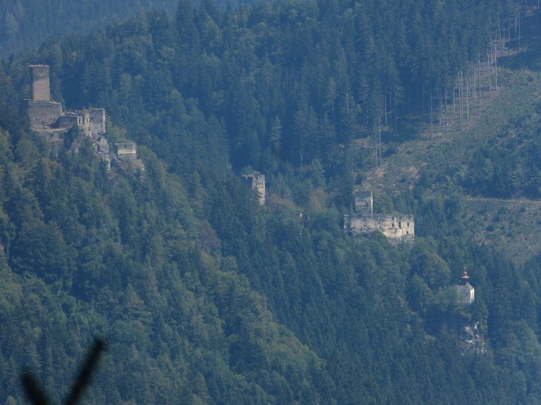 Kraig Castle Ruins: Medieval Fortifications in Austria