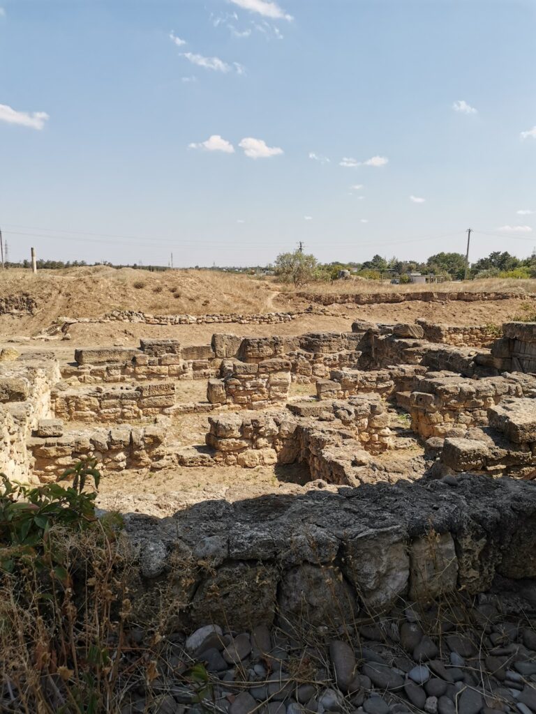 Kara-Tobe Castle: A Greco-Scythian Fortified Settlement in Ukraine 1 Kara-Tobe Castle