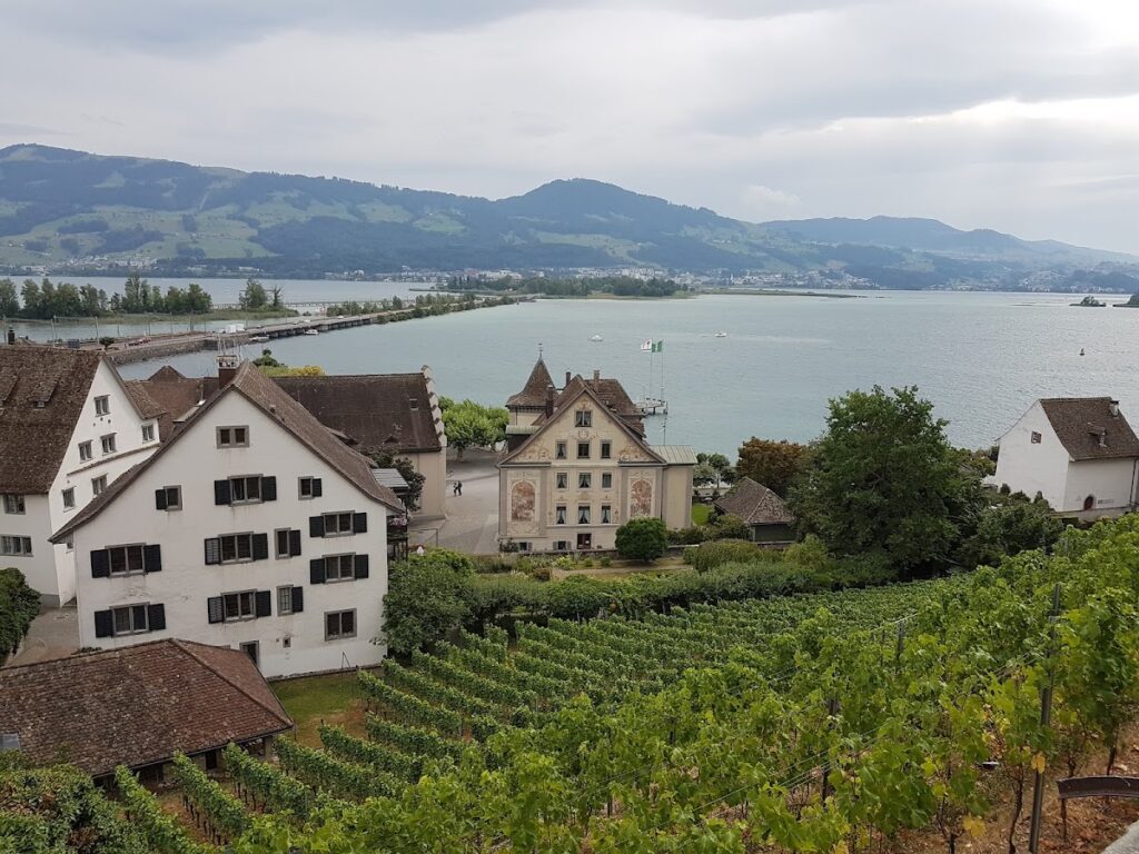 Rapperswil Castle: A Medieval Fortress and Cultural Center in Switzerland 2 Rapperswil Castle