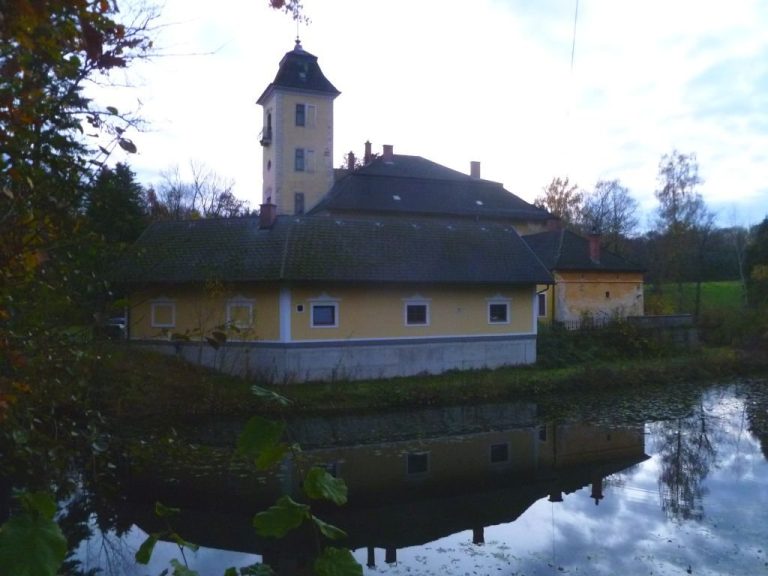 Wasserschloss Freiling: A Medieval Moated Castle in Austria