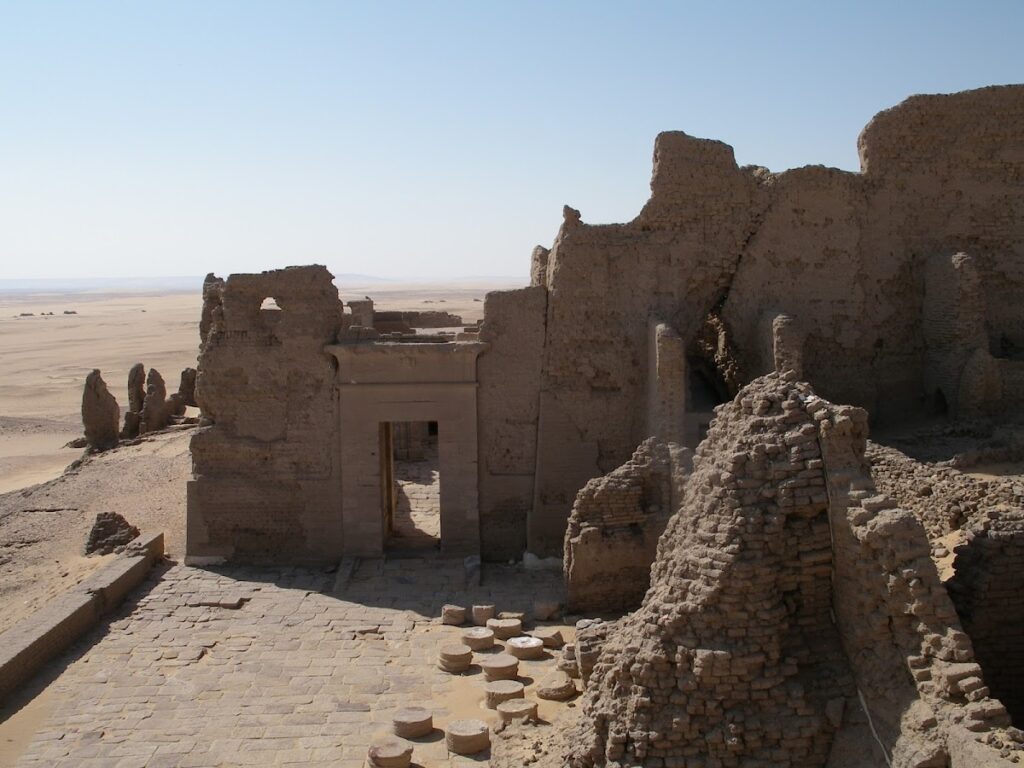 Qasr Dush: A Roman Temple-Fortress and Desert Settlement in Egypt 1 Qasr Dush