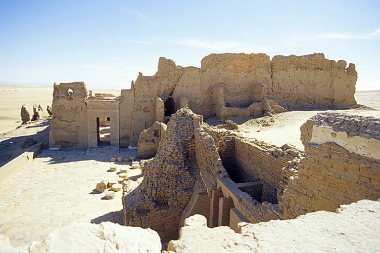 Qasr Dush: A Roman Temple-Fortress and Desert Settlement in Egypt