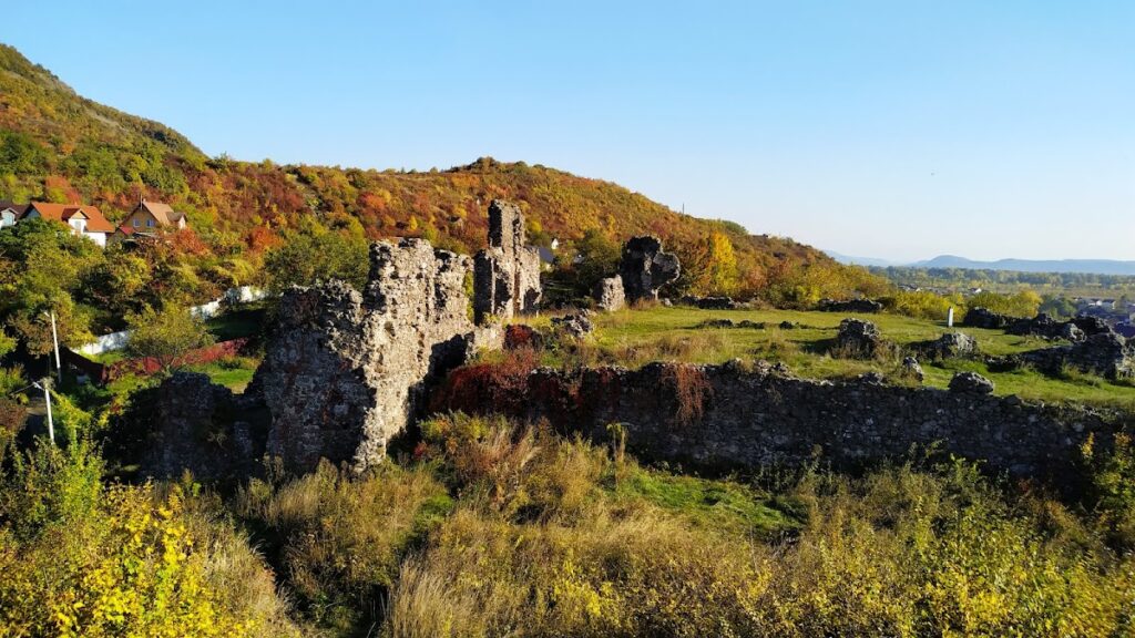 Vynohradiv Castle: A Medieval Earthwork Fortification in Ukraine 1 Vynohradiv Castle