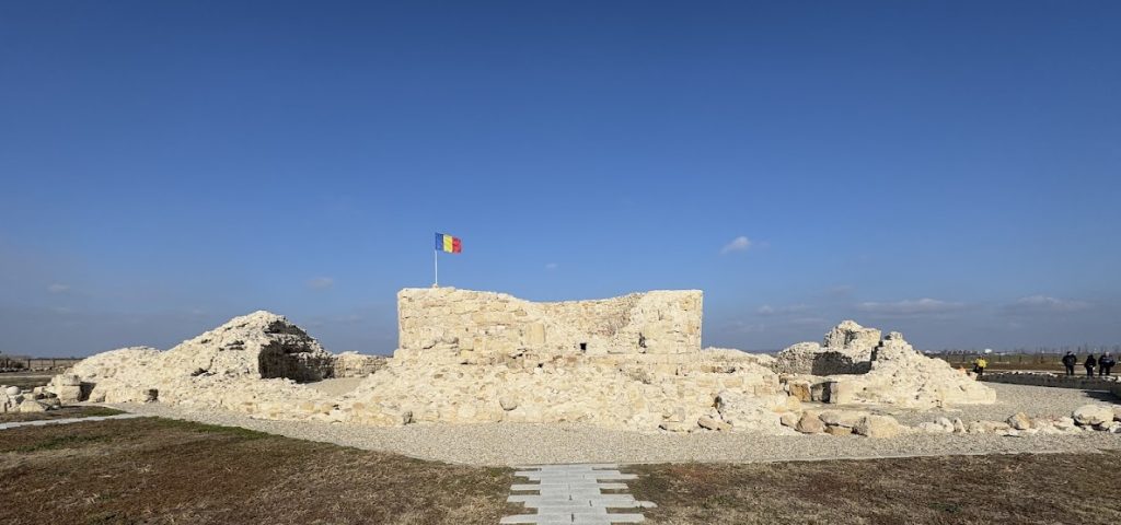 Turnu Fortress: A Medieval Wallachian Stronghold on the Danube 1 Turnu Fortress