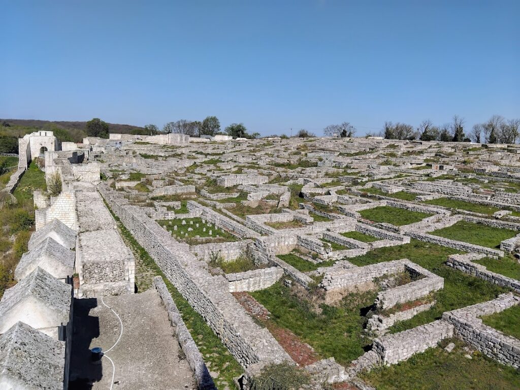 Shumen Fortress: A Bulgarian Stronghold and Archaeological Site 1 Shumen Fortress