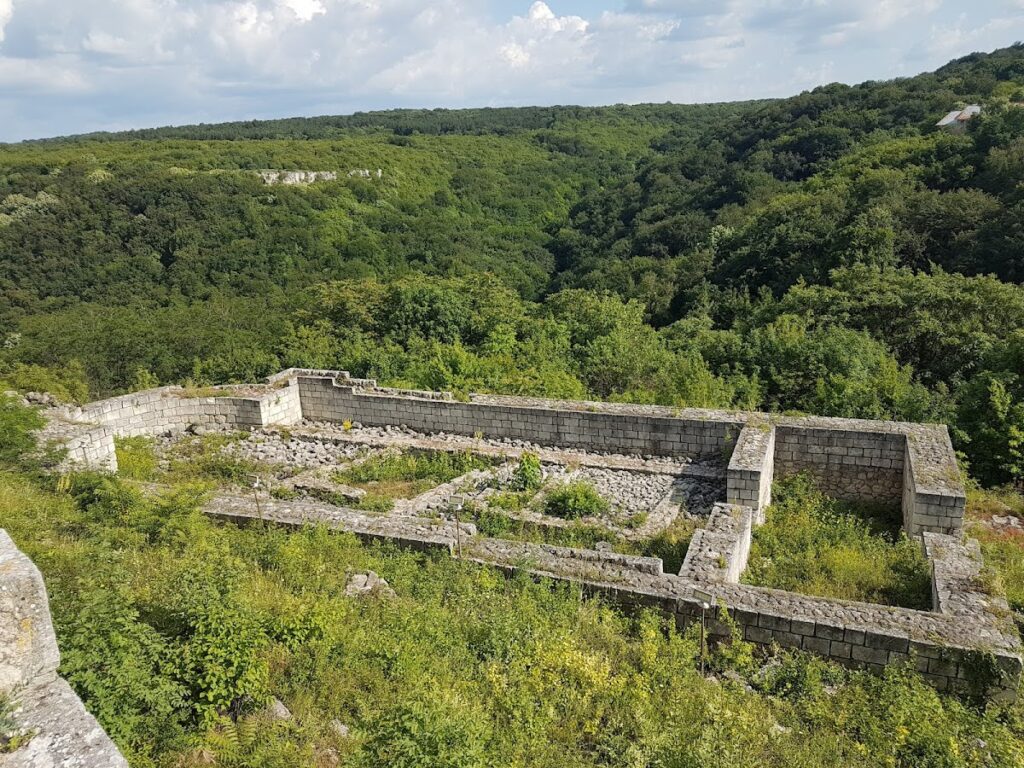Shumen Fortress: A Bulgarian Stronghold and Archaeological Site 3 Shumen Fortress